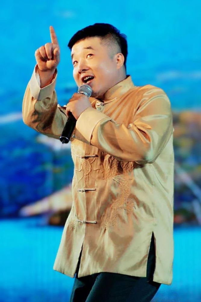 谢蛟生于1989年陕西凤翔人天水市西秦腔研究院优秀青年丑角演员自幼