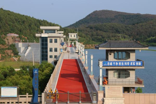 "两天内,水库水位直线上升了3.02米.