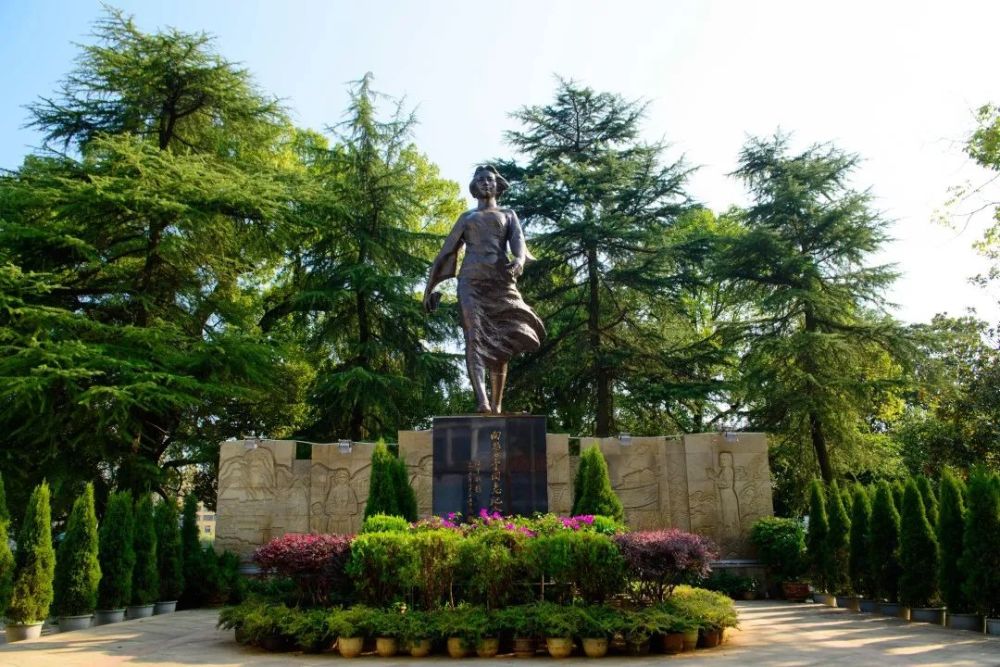 杨必军 中国妇女运动的先驱向警予