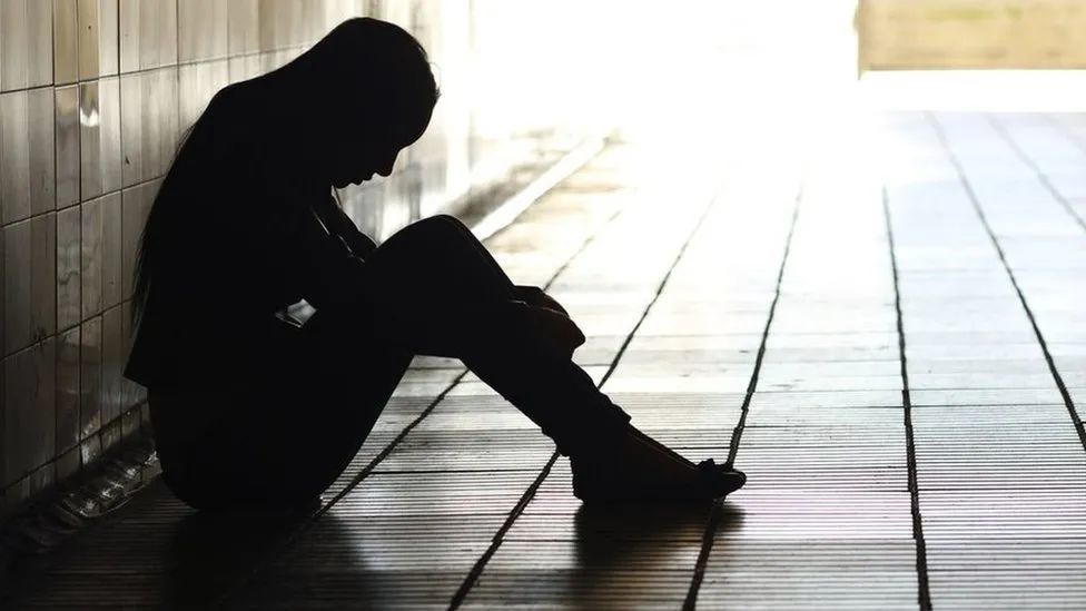 而有些人,就像弗兰基一样,能够打起精神,让他们的挣扎几乎不为人知.