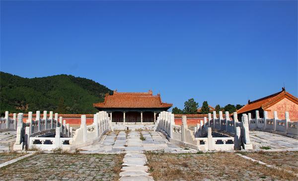 浅谈中国古代陵墓建筑的布局与特点