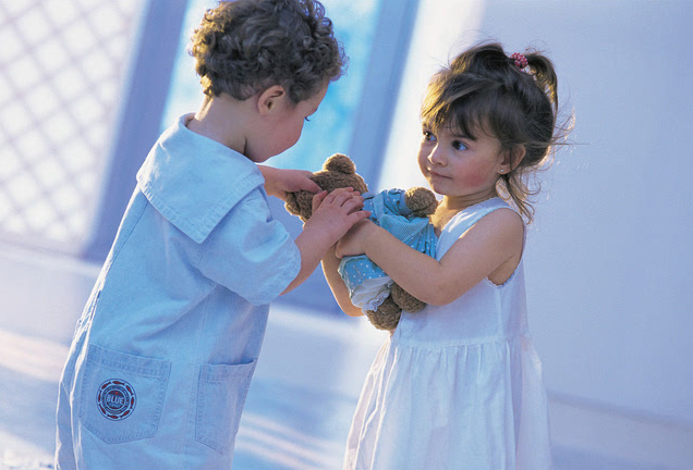 宝妈发帖求助说好的一碗水端平可二宝出生后我越发烦老大了