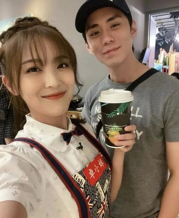 摆脱大叔恋卓文萱官宣新恋情两人疑似商量结婚生子