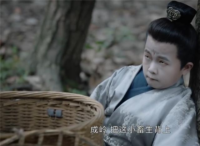 取出阴阳册,为儿子龙孝治病,龙孝为此恨死了他父亲,才杀死龙雀身边