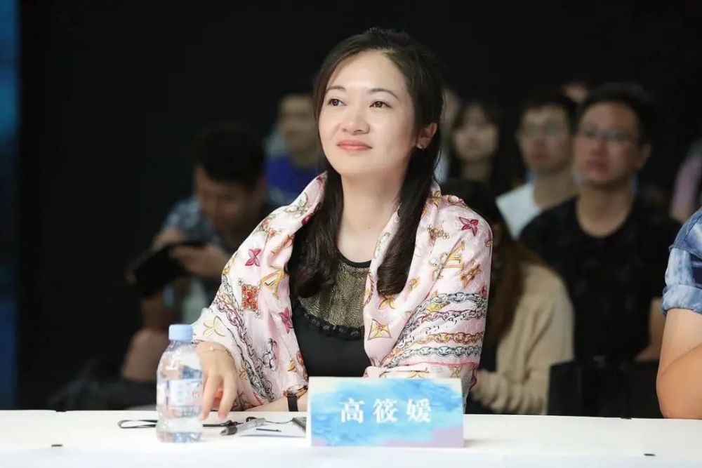 10作为部门工会组长,徐海琳同志积极动员本组会员参加院工会组织的