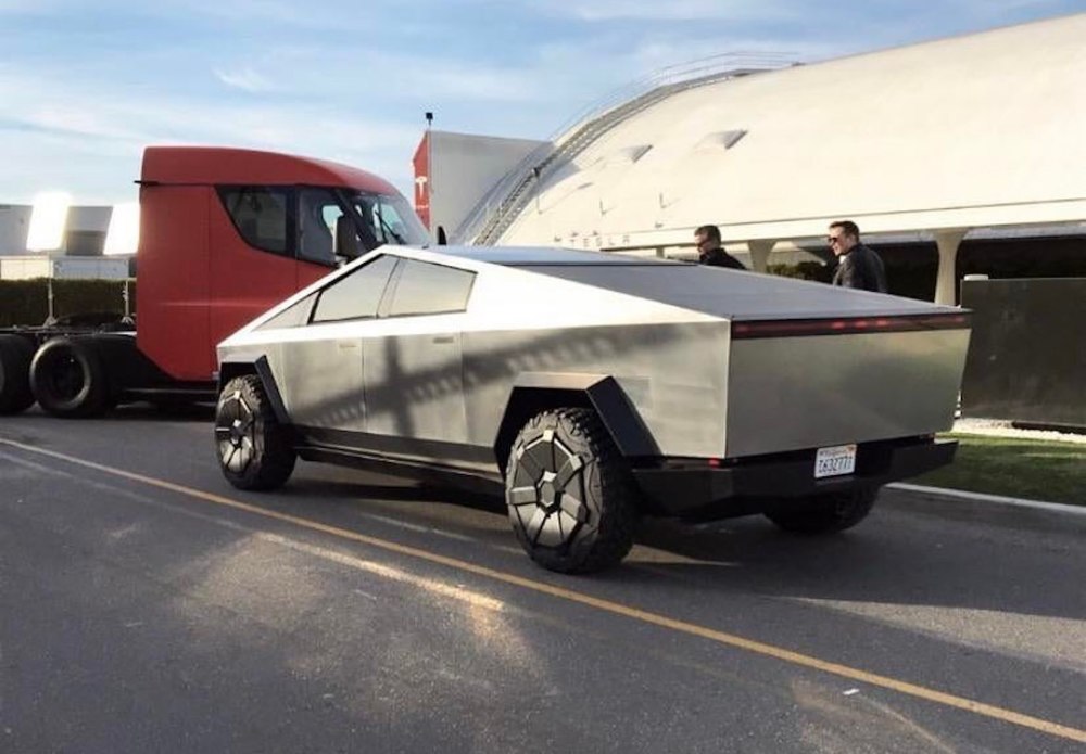 马斯克:特斯拉cyber truck没有门把手