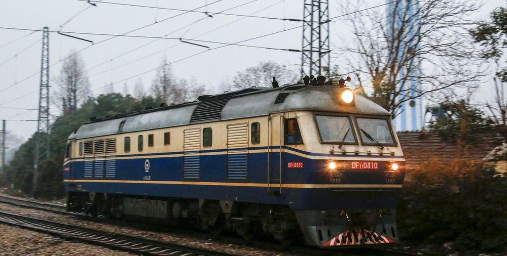 和"东风11"弹道导弹同名的东风11客运内燃机车出现,至今还远销国外