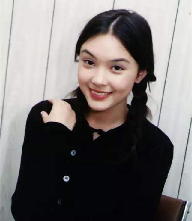 活希儿的妈妈非常贪钱,曾公开表示过女儿就是自己的摇钱树,活希儿因为