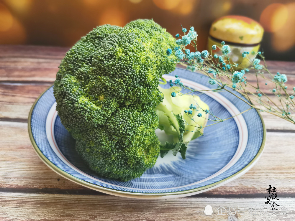 西蓝花 清水洗比不洗还脏 水中加入 3白 虫卵脏物乖乖出来 腾讯新闻