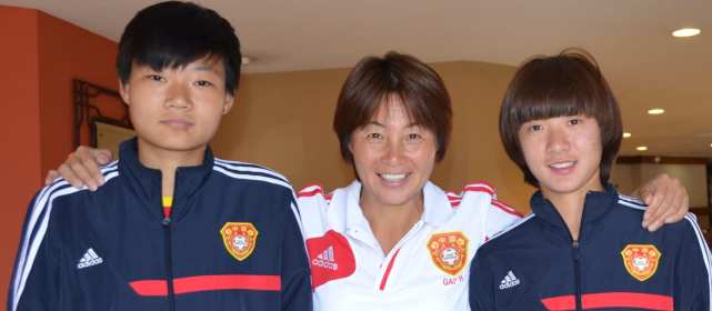 专访前国门的配图仍有阿迪达斯|足协|女子足球|高红