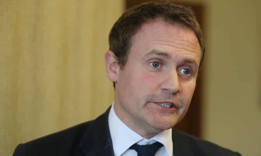 英国跳出来制裁新疆中国列出黑名单反击别一条路走到黑