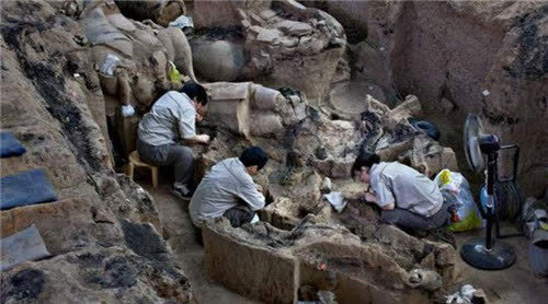 因为当时技术条件的缺失再加上郭沫若考古队能力有限,很多定陵中的