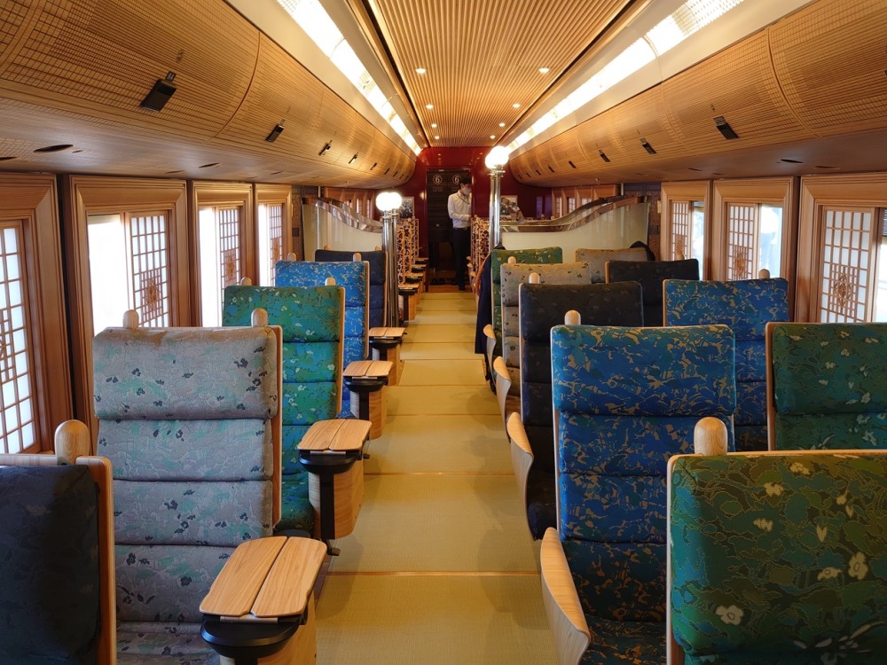 "36 3"旅游专列,来源:jr九州官网日本九州七星列车更为知名,该列车