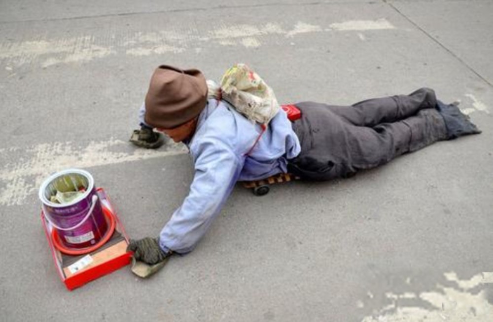 图:大学生误入传销,被砍掉手脚图:有组织的传销作案,暴力威胁图:别