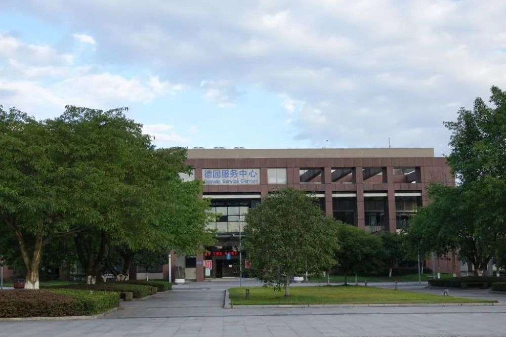 我是重庆交通大学科学城校区我在双福请多关照