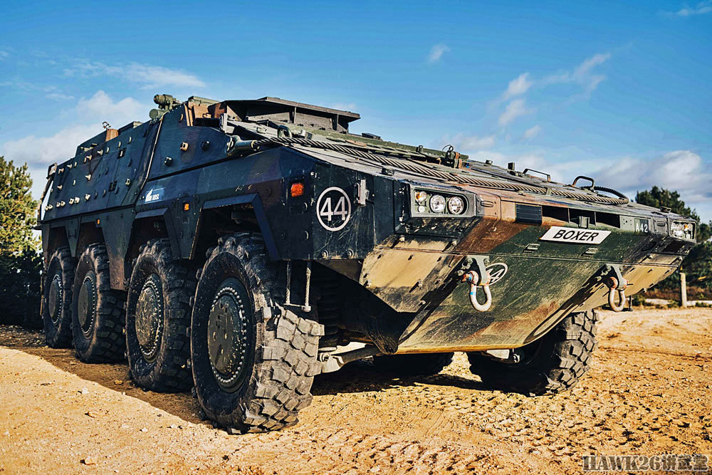 英国展示最新重型装备"阿贾克斯"步兵战车"拳师犬"并排亮相_腾讯新闻