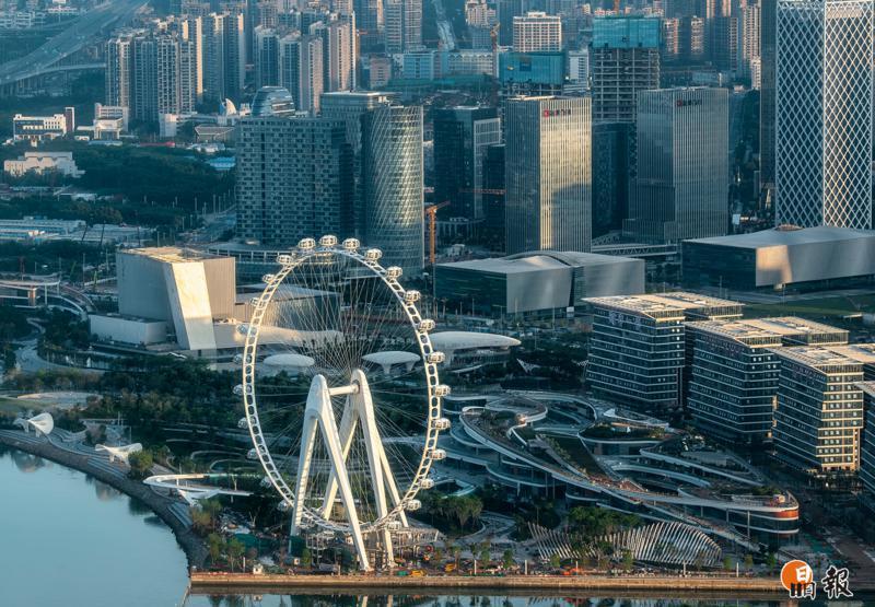 4月18日深圳宝安湾区之光摩天轮正式开放