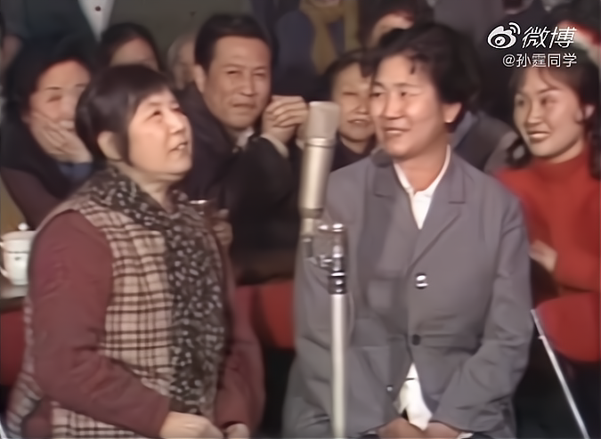 新凤霞先生晚年"说相声"视频曝光,赵丽蓉现挂引哄堂大笑_腾讯新闻