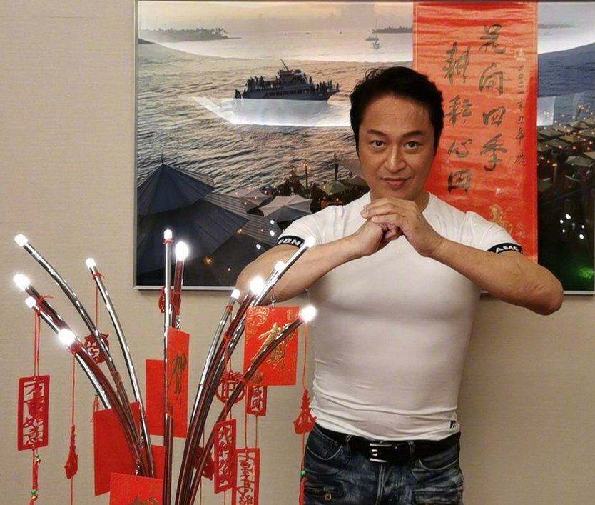 如今的马景涛生活十分悠闲,因为工作的原因他常常飞往各地,几乎每次