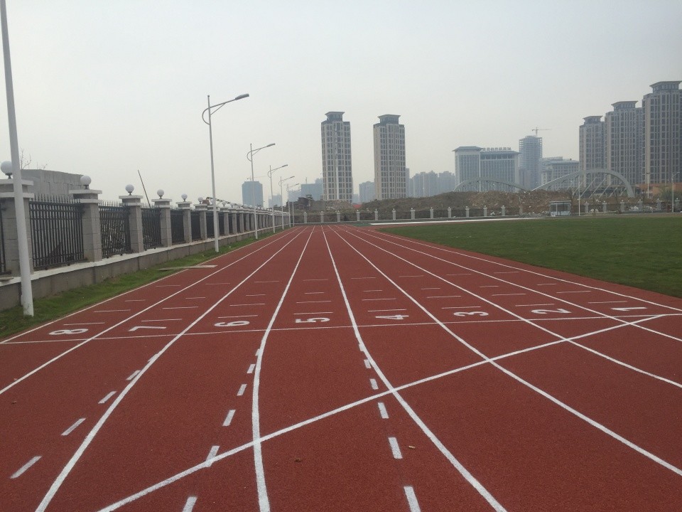 學校塑膠跑道地面施工步驟