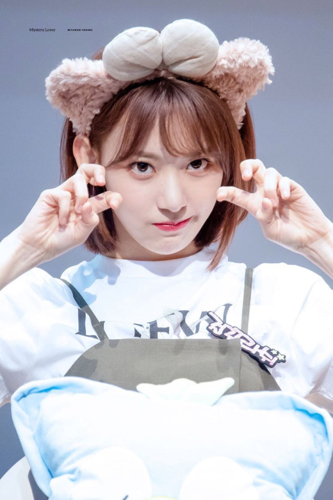 宫脇咲良樱花是粉色的哟