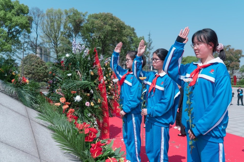 湖南革命陵园举行向人民英雄敬献花篮仪式