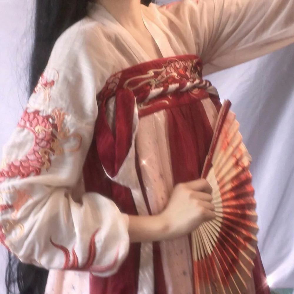 "你寻了很久的巨好看汉服女头"