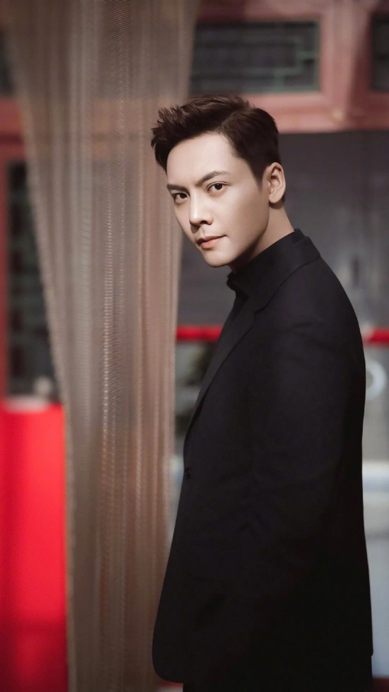 蔡徐坤昨晚黑西装大背头太鲨了男星最帅背头合集立刻安排