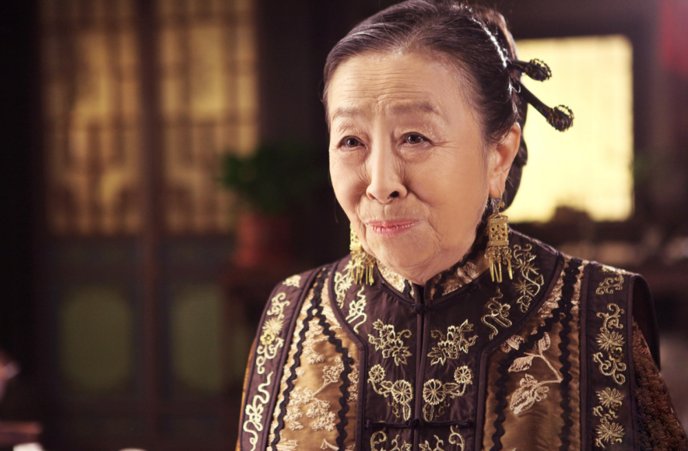 "丑娘"张少华去世,评论区一片骂声,新凤霞儿子表态:不必再提