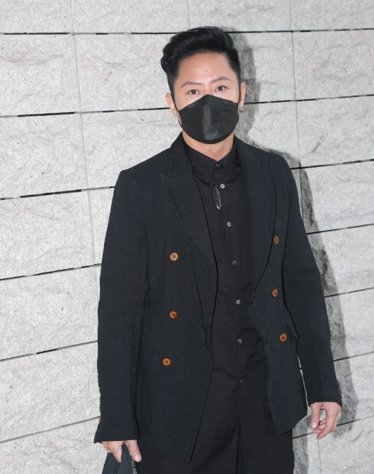 唐奕聪猝逝朱茵黄贯中十指紧扣送别遗孀情绪崩溃含泪上台致辞