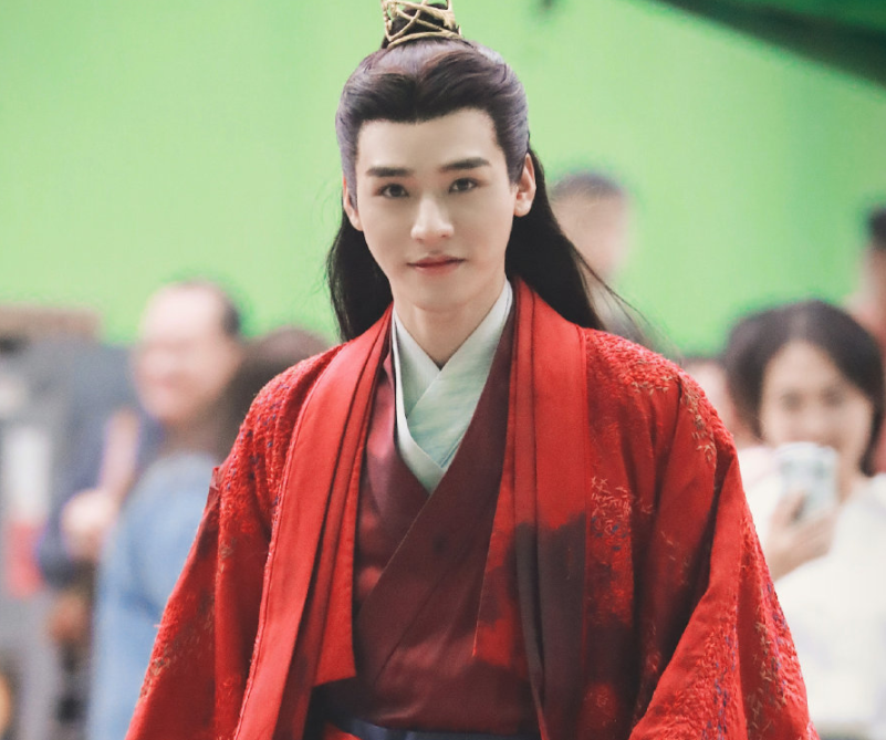 男演员穿红衣古装,龚俊肖战看了不下十遍,他帅到了观众心坎儿里
