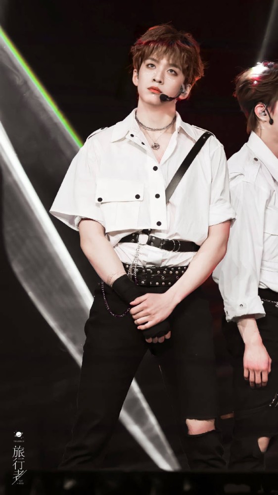 壁纸余景天2公舞台直拍