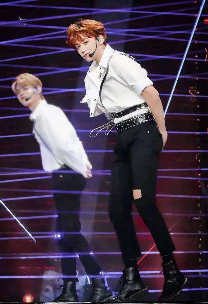 壁纸余景天2公舞台直拍