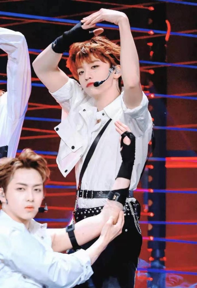 壁纸余景天2公舞台直拍