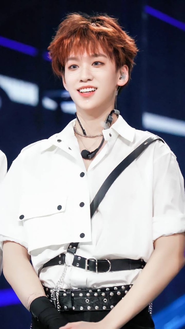 壁纸余景天2公舞台直拍