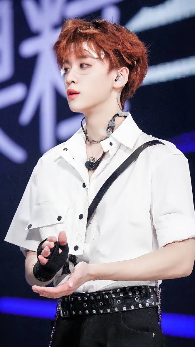 壁纸余景天2公舞台直拍