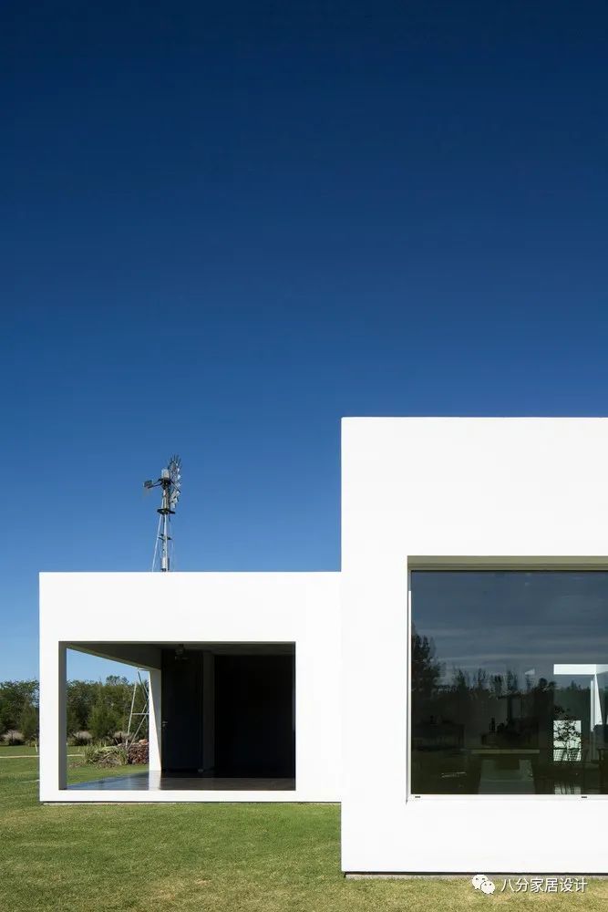 (建筑)气质各不相同的两套极简白色房子,你更喜欢哪套?_腾讯新闻