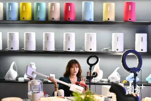 鲜牛奶排行榜10强_荷兰美素佳儿频频“问鼎“奶粉排行榜十强(2)