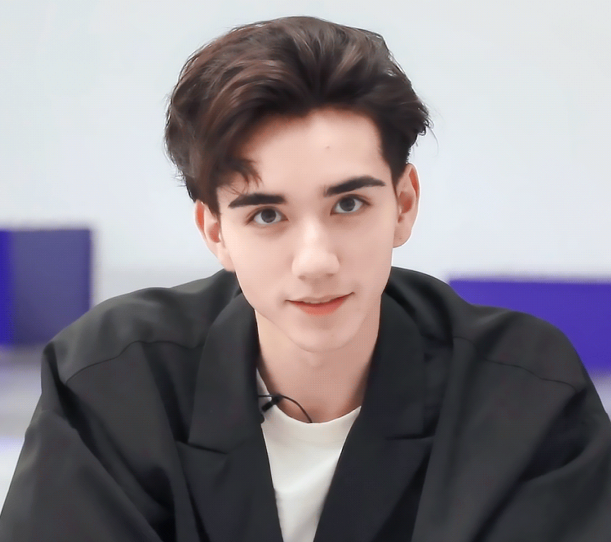 意外之喜创4全新预告上线和马退赛后终着西装现身