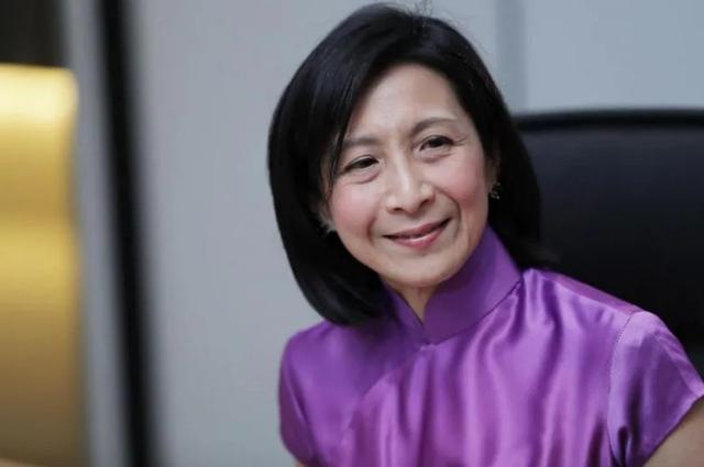 周玉琴在外公的教导下,一步步成长为商业精英,她的实力有目共睹.