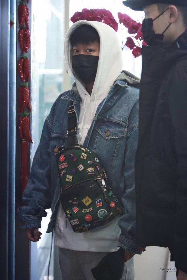 在此之后,pgone断断续续有露过面,被网友拍到在酒