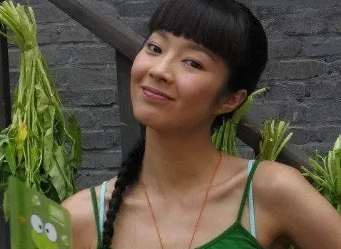 1988年,刘希媛凭借出众的长相,被导演选中出演了电视剧《实习生的故事