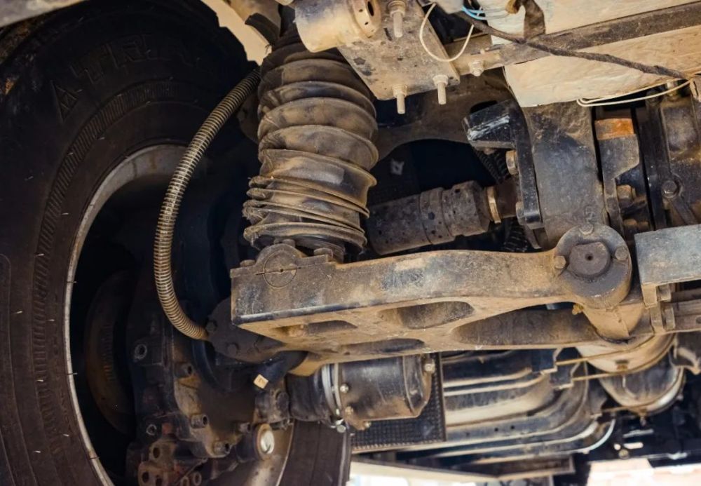 全时四驱三把锁军工底盘国产重型越野房车乾山h6700上市发布