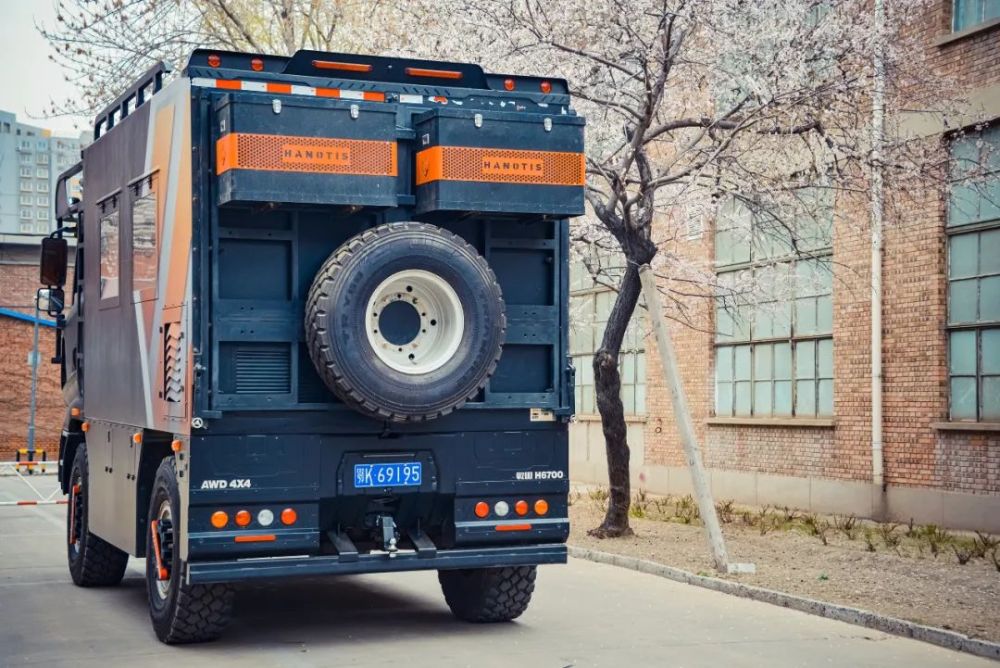 全时四驱三把锁,军工底盘,国产重型越野房车乾山h6700上市发布_腾讯