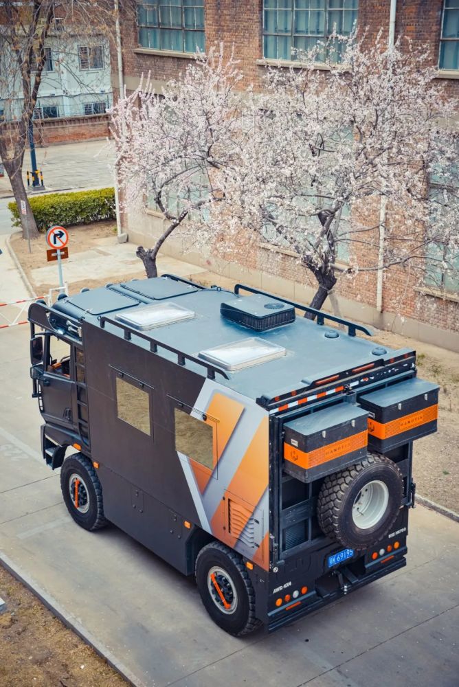 全时四驱三把锁,军工底盘,国产重型越野房车乾山h6700上市发布_腾讯