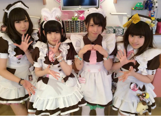 日本cosplay酒吧出新花样,服务员需穿"内衬裤",方便"服务"