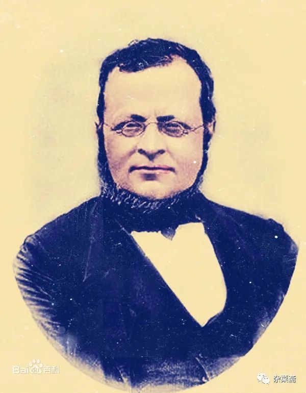 撒丁王国极其无能,根本不能打,意大利所谓建国三杰的撒丁王国首相