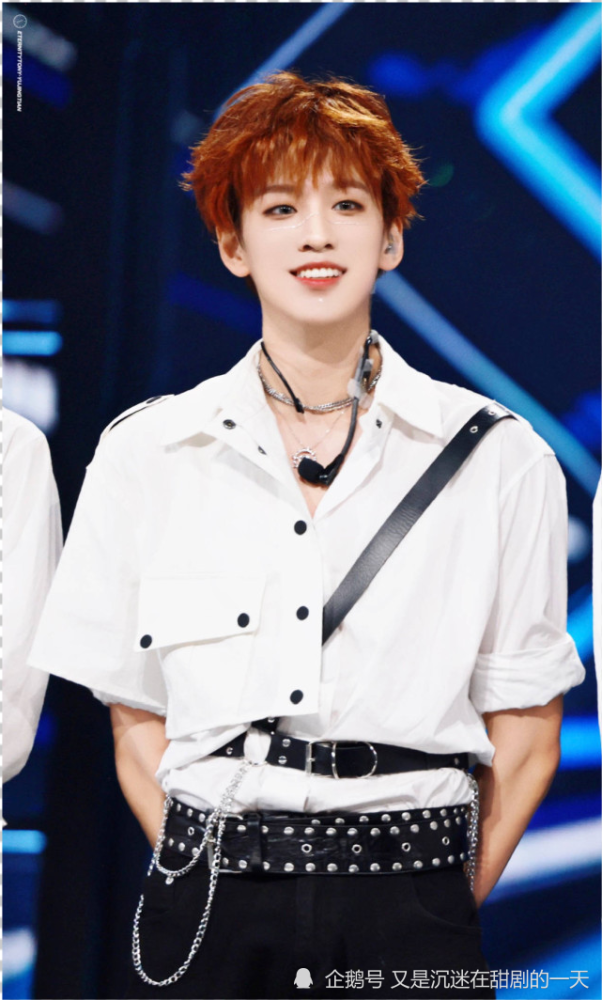 余景天okay直拍上线舞台表演收放自如造型让人很心动