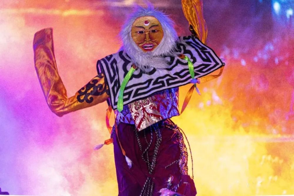 读城这次康巴汉子登上了上海时装周的舞台