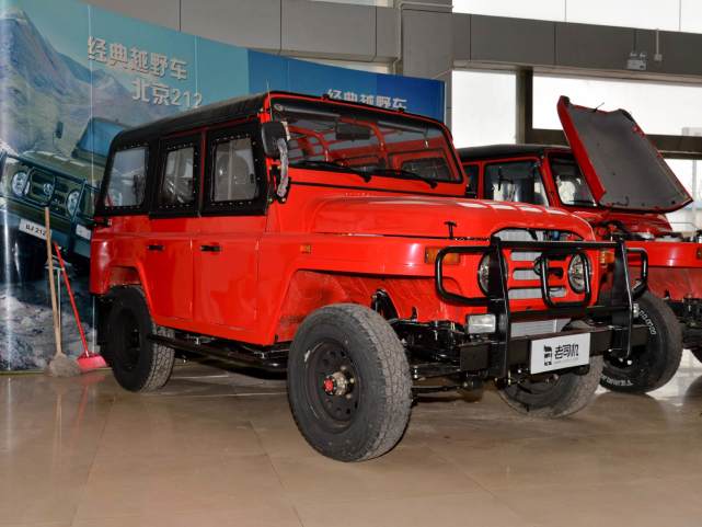 奔驰g级一样的硬派经典越野车实拍bj212